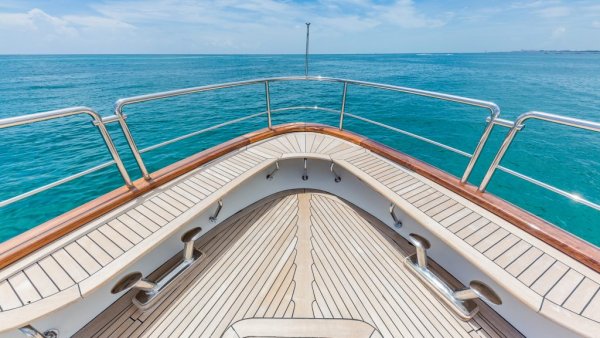 Палуба яхты