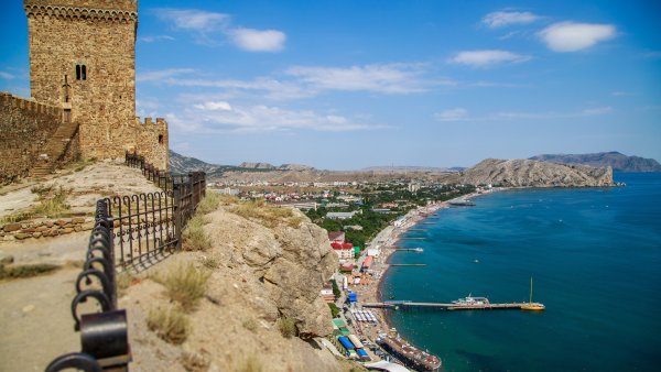 Судак пляж у Генуэзской крепости