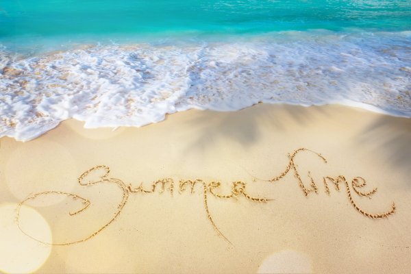 Надпись на песке на море