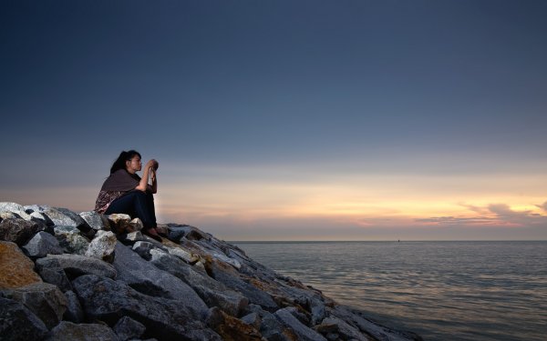 Блондинка в воде