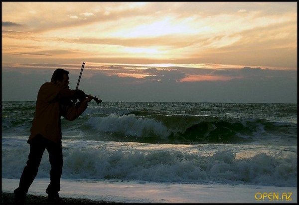 Девушка на берегу моря