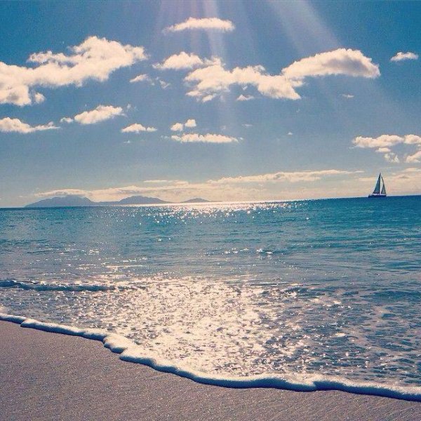 Море легкие волны