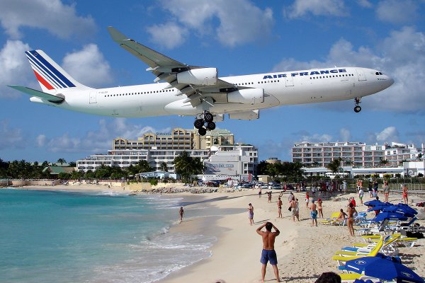 Самолет над Анталией