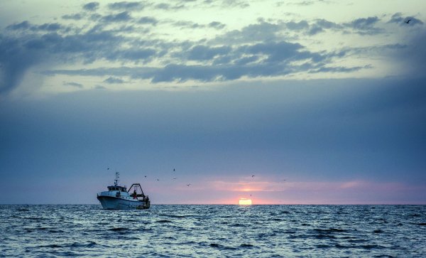 Пароход в море