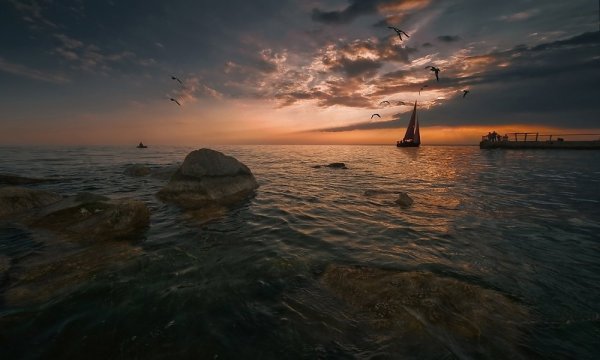 Луна над морем