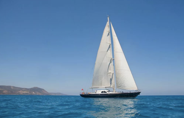 Парусная яхта на Тенерифе