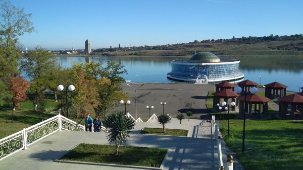 Набережная Грозненского моря