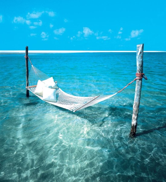 Гамак на берегу моря