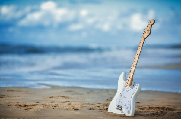 Гитара на пляже