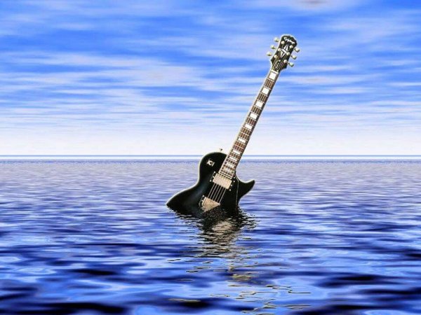 Гитара на фоне моря