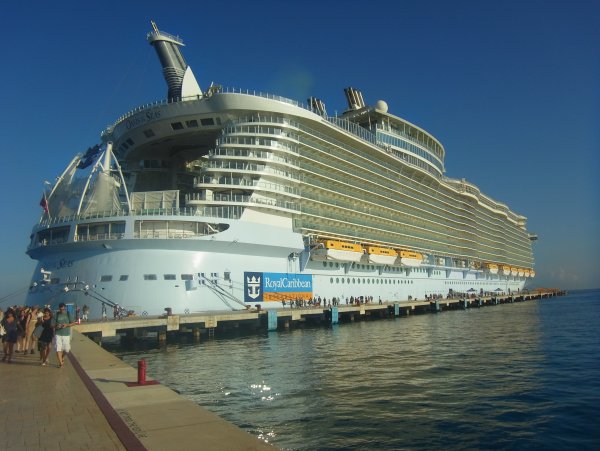 Oasis of the Seas круизный лайнер