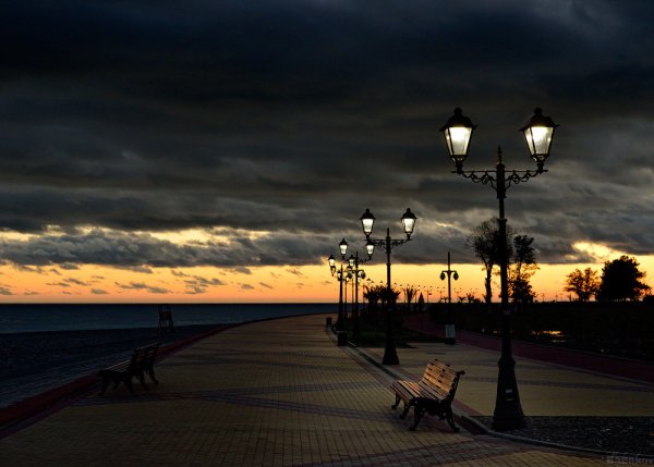 Вечерняя набережная Имеретинка