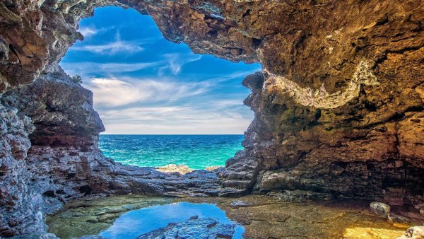 Морская пещера