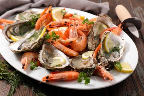 Устрицы, лангусты, омары