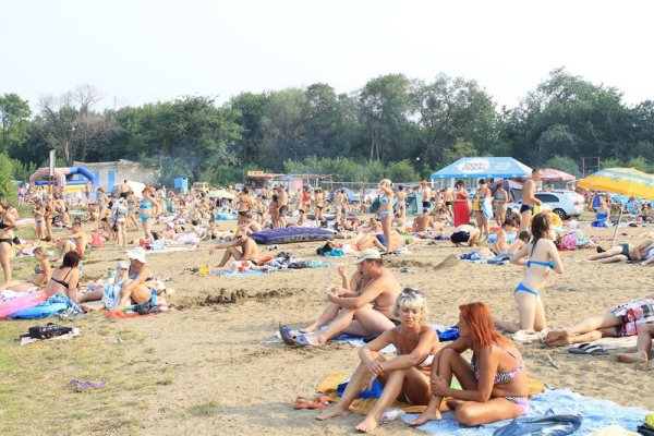 Беловское море пляж золотые Пески