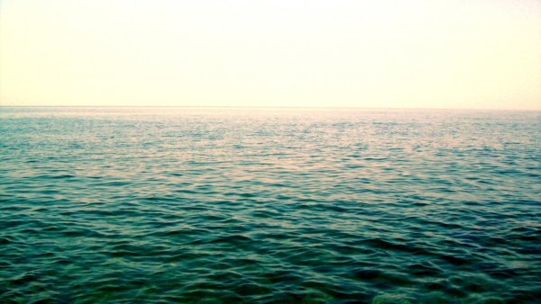 Бирюзовая гладь моря