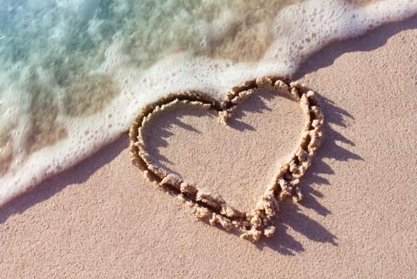 Сердечко на песке