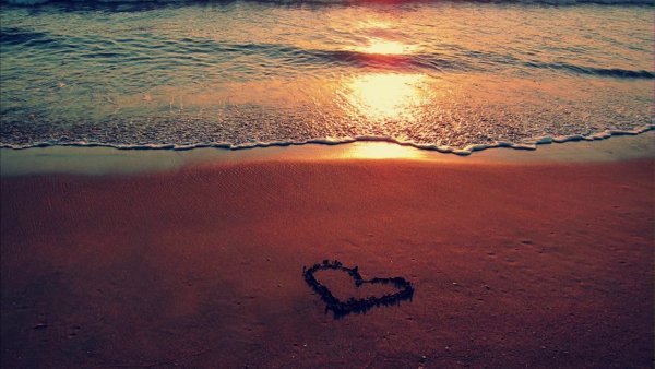 Красивый закат с сердцем