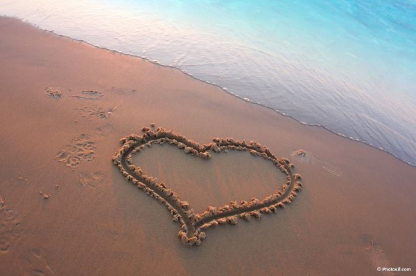 Сердечко на песке