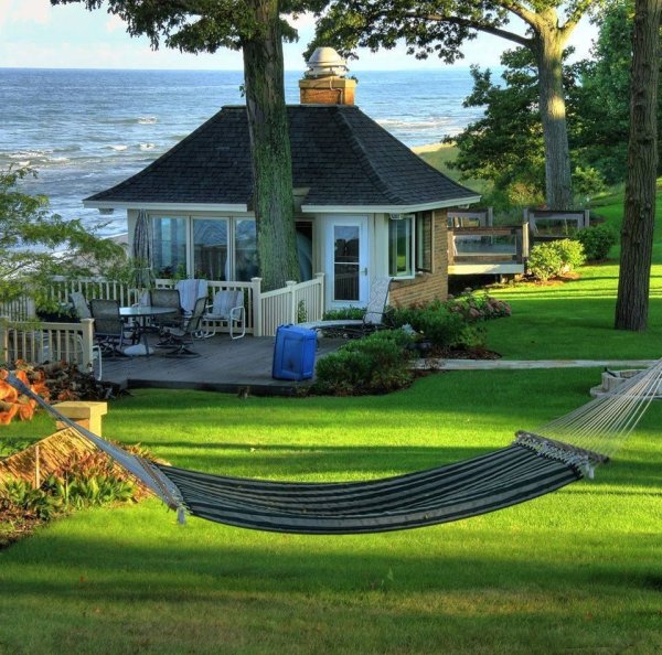 Красивый вид из окна