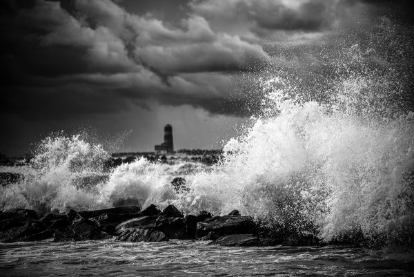 Морской пейзаж черно белый