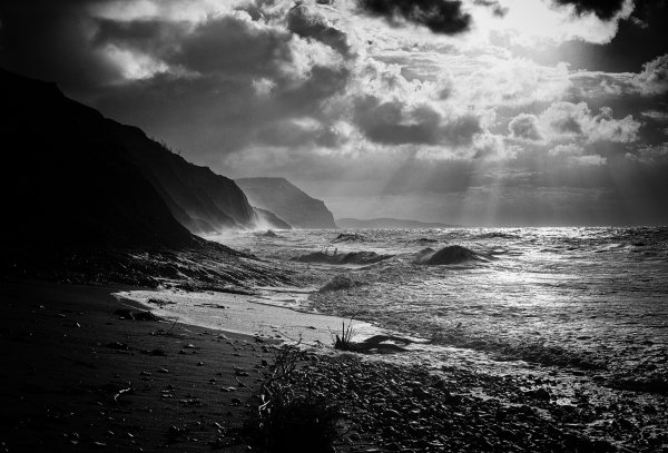 Море черно белое