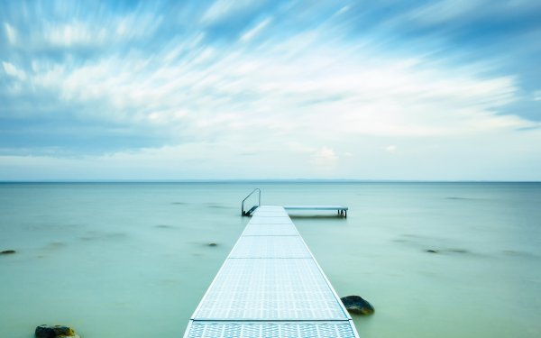 Девушка и океан