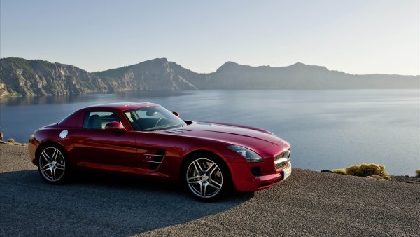 Мерседес SLS красный