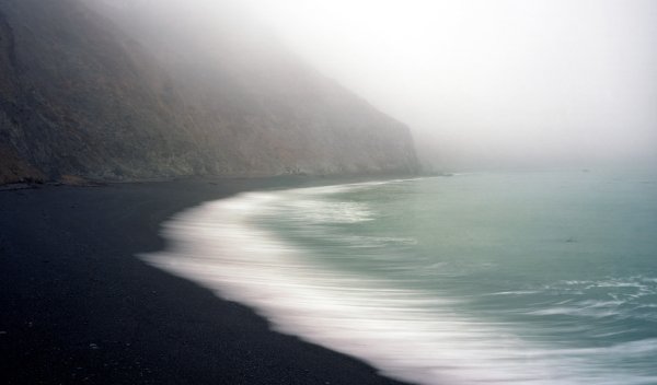 Фон горы над морем Туманов