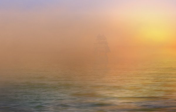 Горы вода туман