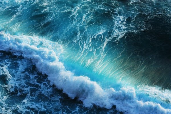 Голубое море