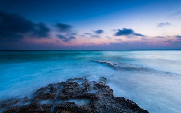 Голубая вода моря