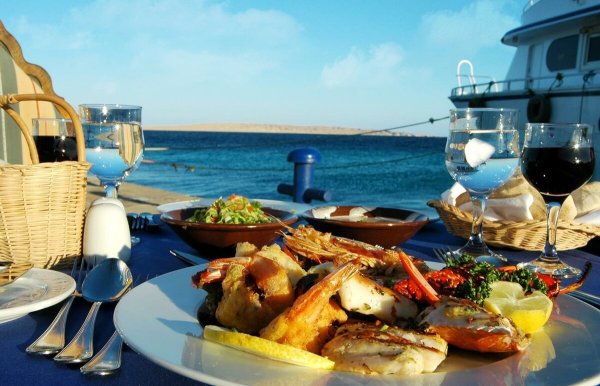 Море обед в Италии Пезаро