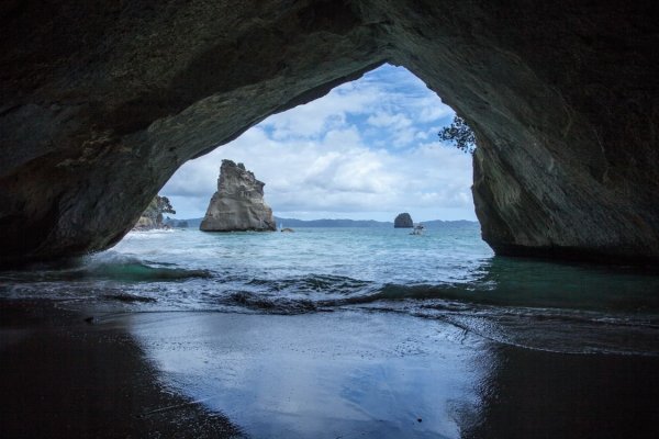 Кафедральная пещера, новая Зеландия (Cathedral Cove)