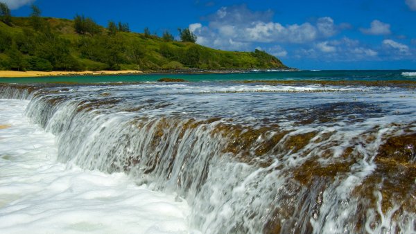 Море речка водопад