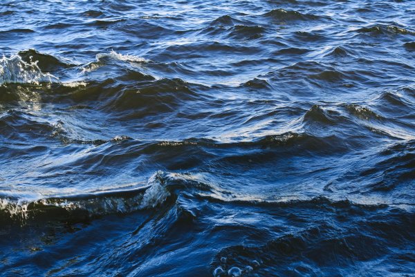 Водопад в море