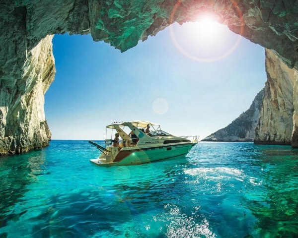 Гроты в скалах