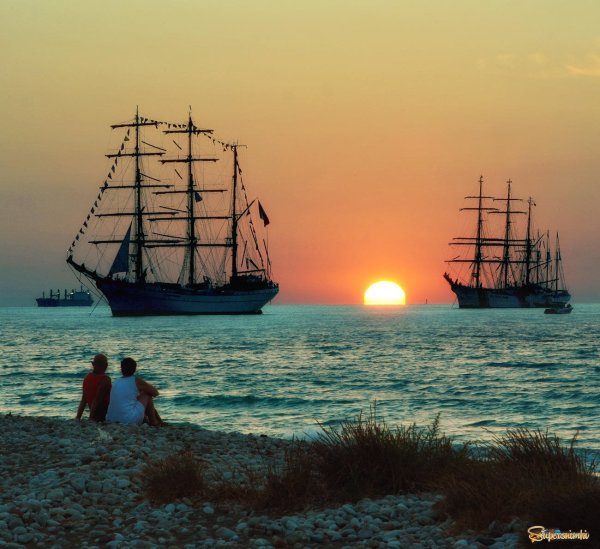 Красивый корабль