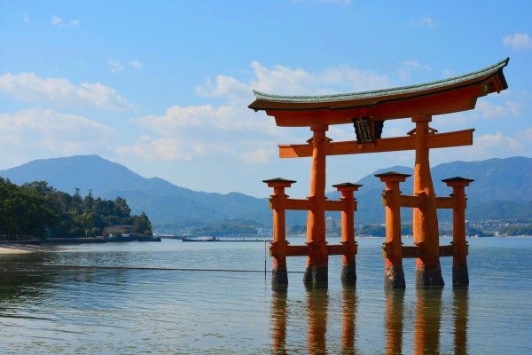 Синтоистское святилище Ицукусима (1996)