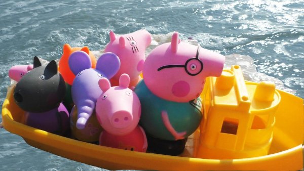 Свинка Пеппа и Джордж на пляже