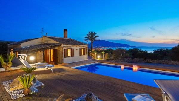 Villa Saraceni, Sicily