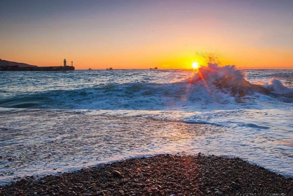 Рассвет в Ялте