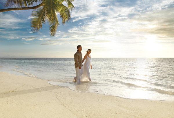 Влюбленные на берегу моря