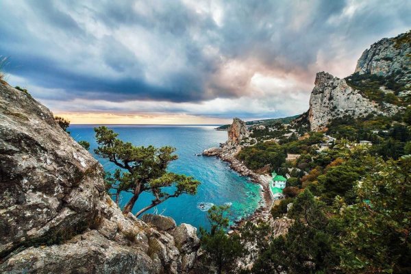 Пляж у горы дива в Симеизе