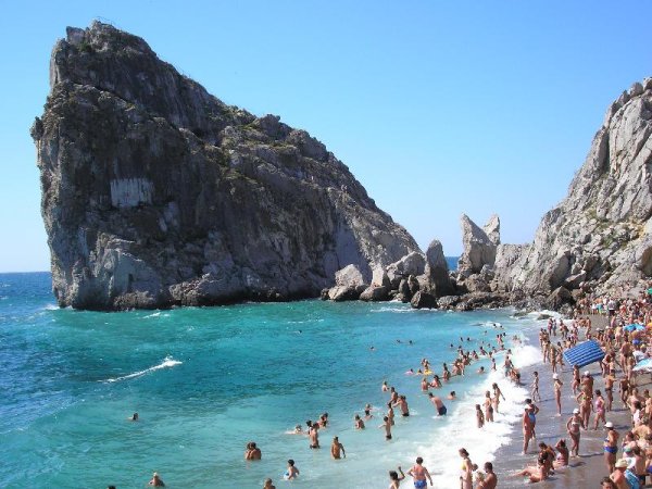 Пляж у скалы дива Симеиз