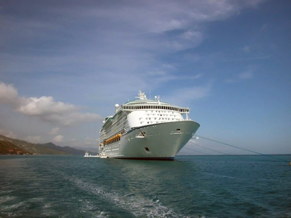 Парусный корабль маслом