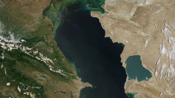 Каспийское море со спутника