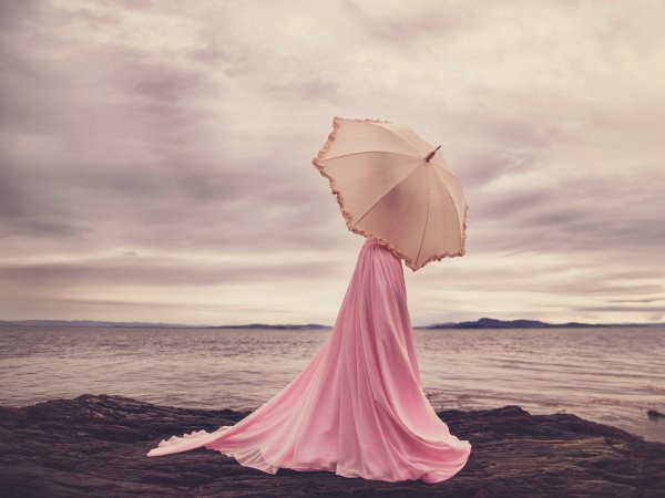 Женские ножки на море