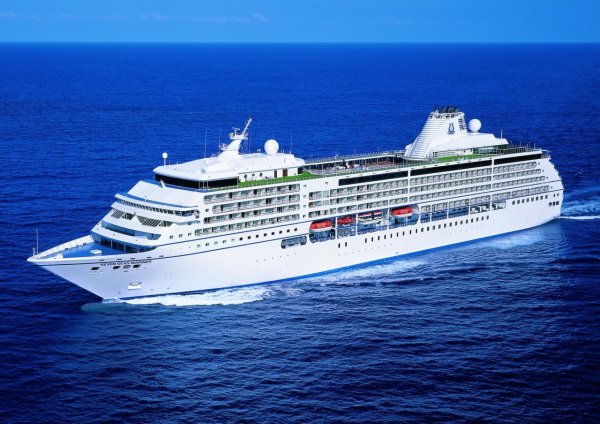 Круизный лайнер очарование морей