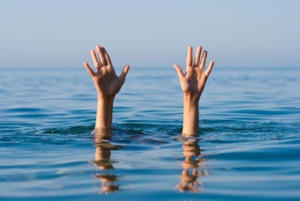 Рука из воды